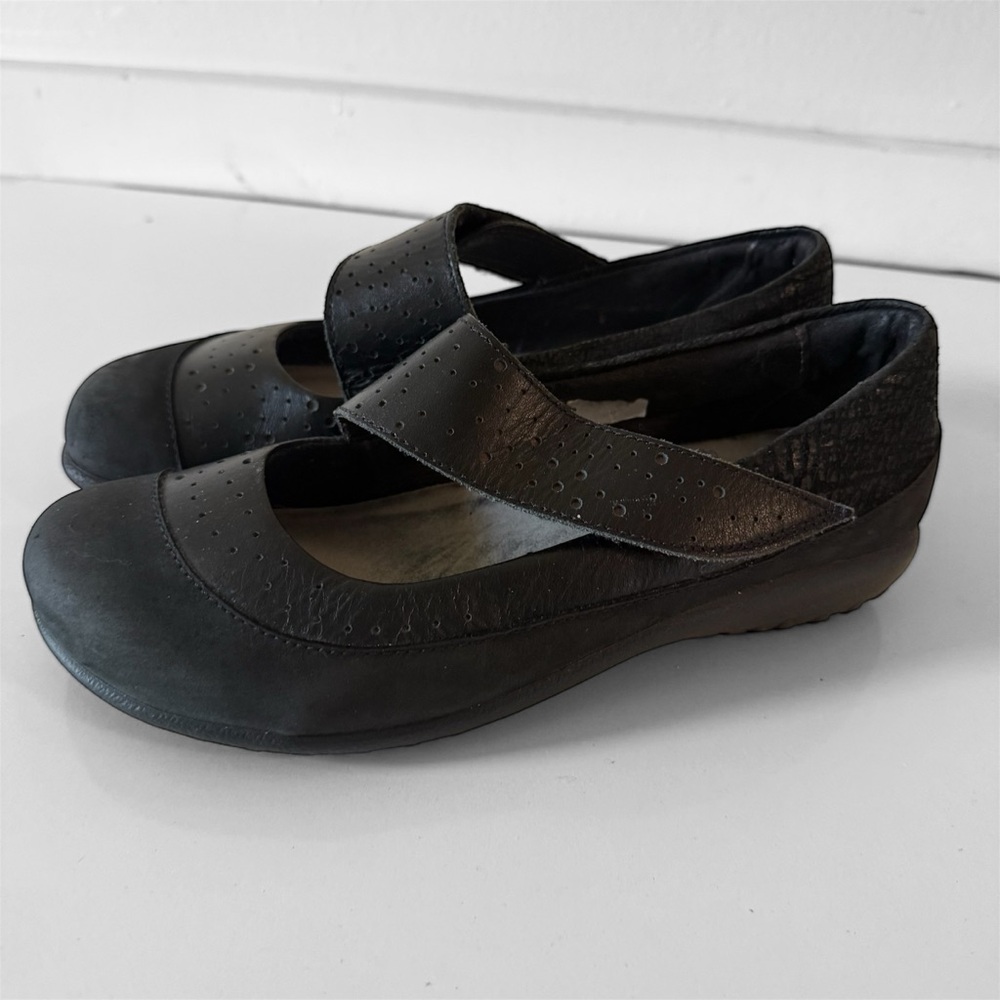 NAOT Shoes Womens 38 Aroha Perf Diagonal Strap Mary Jane Flats Black Leather